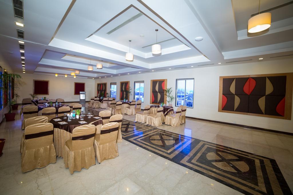 Amantra Comfort Hotel Удайпур Екстер'єр фото